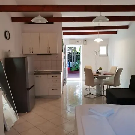 Apartment Dine